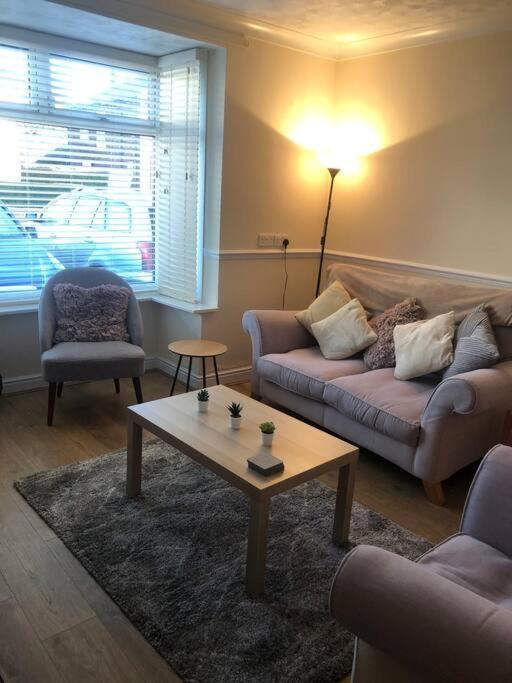 29 Comfort House 2 Bedroom Townhouse With Parking Scunthorpe Kültér fotó